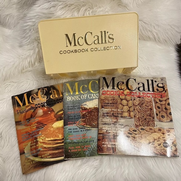 Vintage McCall’s Collection Cookbook Holder includes 1965 Set of 3 Cookbooks - Picture 3 of 8